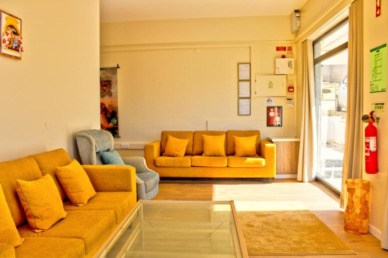 Lulu'S Guesthouse Atouguia Da Baleia Bagian luar foto